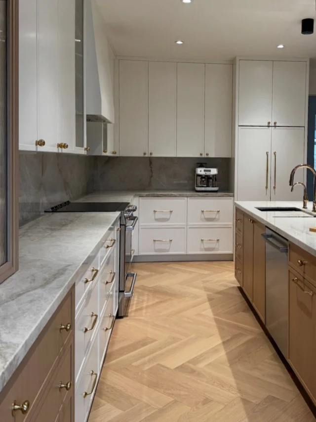 A kitchen that feels as good as it looks.
Balance, warmth, and every detail made to fit the space perfectly.

Would you go for a two-tone kitchen like this?

Toronto
Custom cabinetry
Veneered oak + painted finish
www.vorobcraft.com