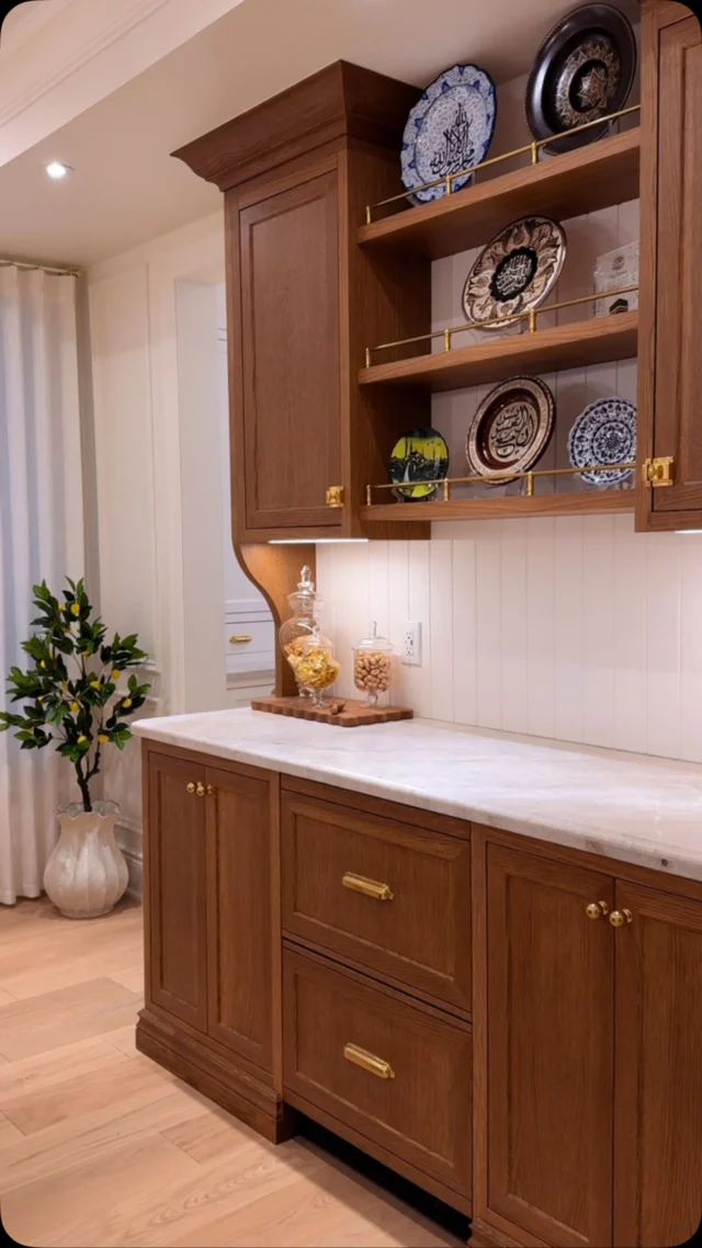 Custom built Butler’s pantry #customcabinetry #vorobcraft #torontohomes #kitchendesign 

Reach out to discuss your project and get a quote!
📍Toronto and GTA
✉️ sales@vorobcraft.com
